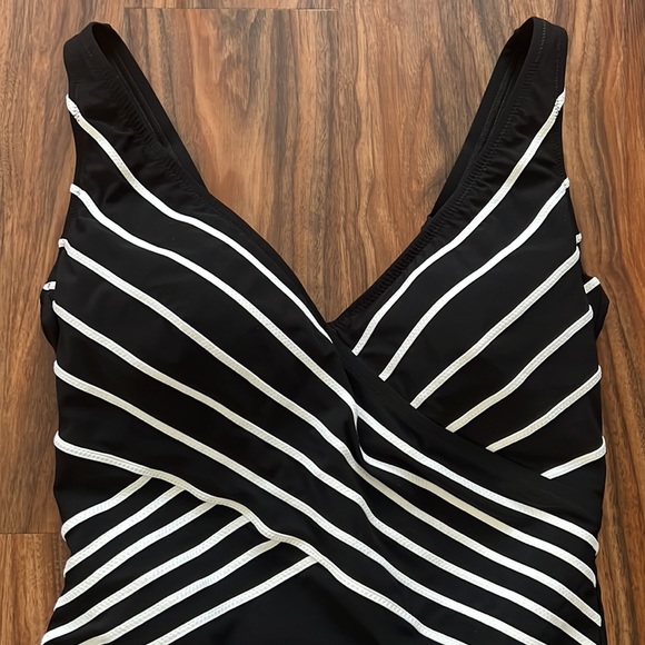 NWOT Gottex Embrace Surplice One Piece - Picture 6 of 15